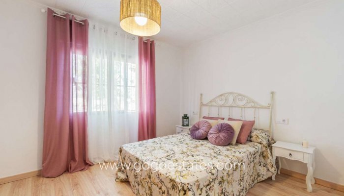 Te koop - Huis - Vrijstaande Villa - Orihuela - Orihuela Centro