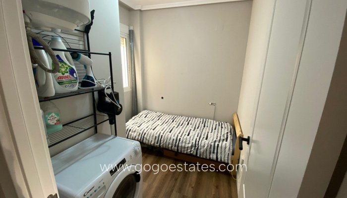 Resale - Apartment - Middle Floor Apartment - Torrevieja - Torrevieja Centro