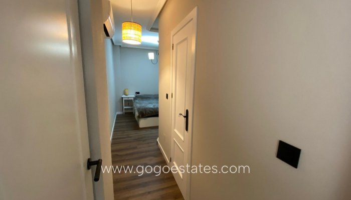 Resale - Apartment - Middle Floor Apartment - Torrevieja - Torrevieja Centro