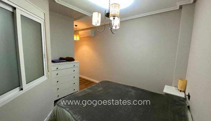 Resale - Apartment - Middle Floor Apartment - Torrevieja - Torrevieja Centro