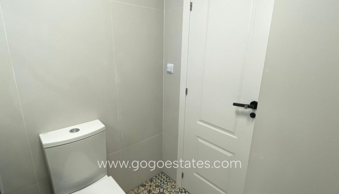 Resale - Apartment - Middle Floor Apartment - Torrevieja - Torrevieja Centro