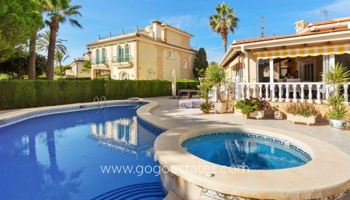 Te koop - Huis - Vrijstaande Villa - Orihuela - Cabo Roig