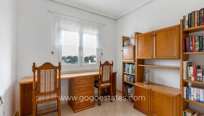 Te koop - Huis - Vrijstaande Villa - Torrevieja - Torrevieja Centro