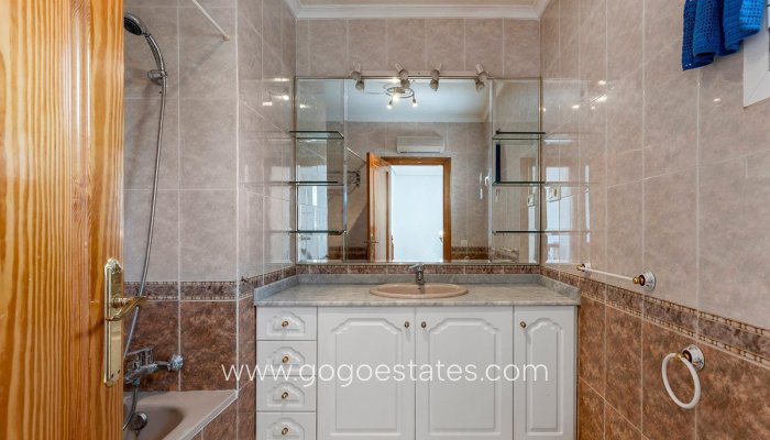 Te koop - Huis - Vrijstaande Villa - Torrevieja - Torrevieja Centro