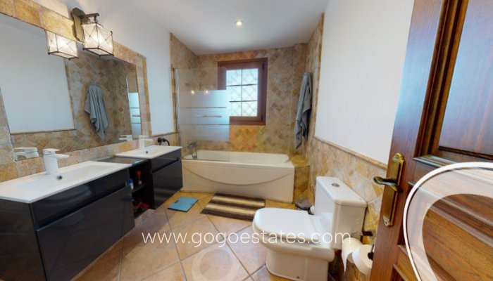 Te koop - Huis - Vrijstaande Villa - Elche - Elche Centro