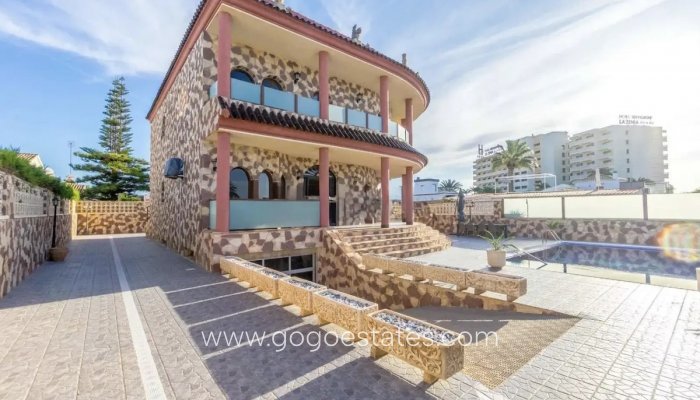 Te koop - Huis - Vrijstaande Villa - Orihuela - La Zenia