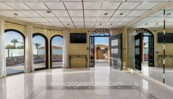 Te koop - Huis - Vrijstaande Villa - Orihuela - La Zenia