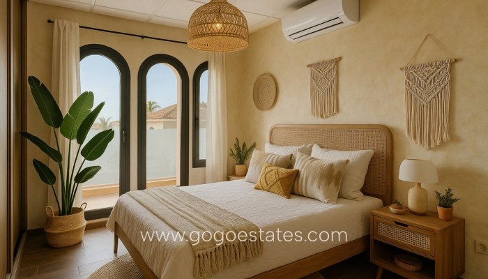 Te koop - Huis - Vrijstaande Villa - Orihuela - La Zenia