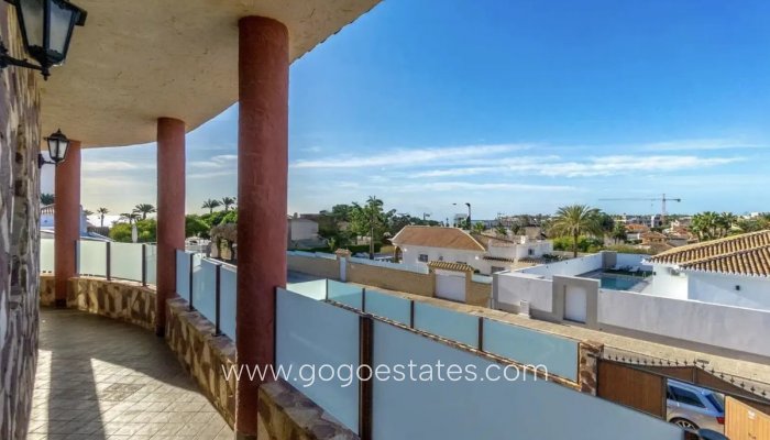 Te koop - Huis - Vrijstaande Villa - Orihuela - La Zenia