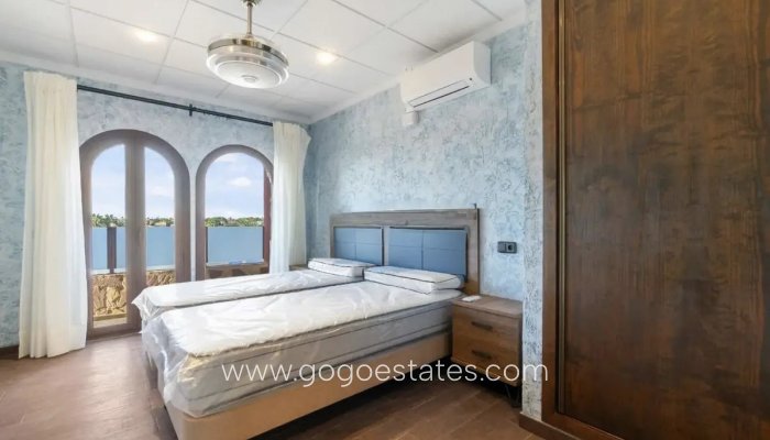 Te koop - Huis - Vrijstaande Villa - Orihuela - La Zenia