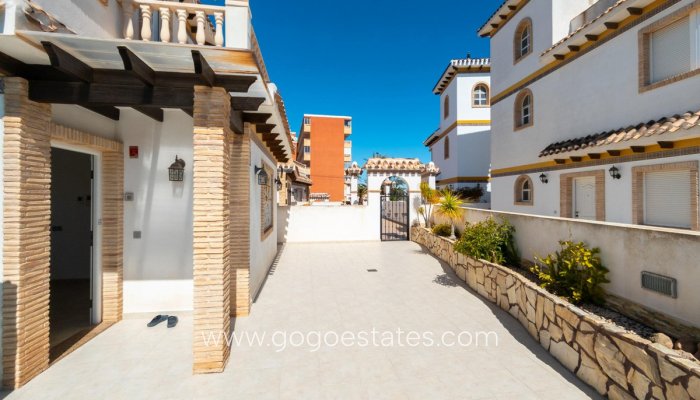 Te koop - Huis - Vrijstaande Villa - Torrevieja - La Mata