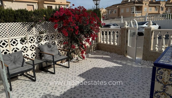 Te koop - Huis - Stadswoning - Torrevieja - La Mata