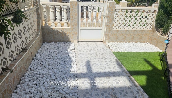 Te koop - Huis - Stadswoning - Torrevieja - La Mata