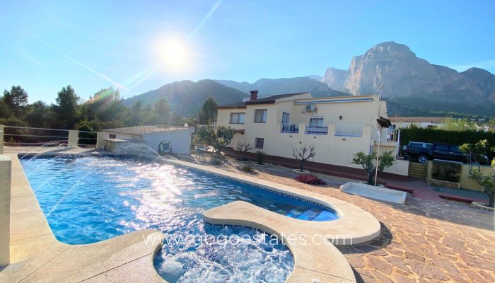 Te koop - Huis - Vrijstaande Villa - Polop - Polop Centro