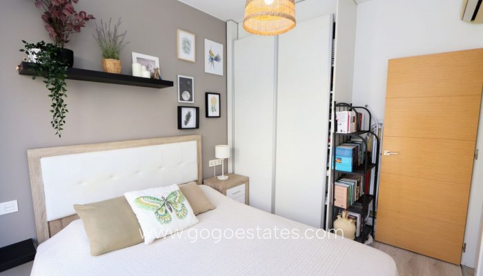 Te koop - Huis - Vrijstaande Villa - Orihuela - La Zenia