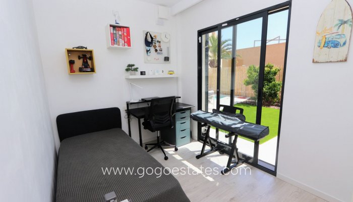 Te koop - Huis - Vrijstaande Villa - Orihuela - La Zenia