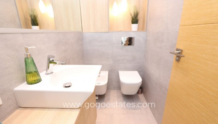 Te koop - Huis - Vrijstaande Villa - Orihuela - La Zenia