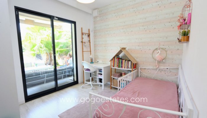 Te koop - Huis - Vrijstaande Villa - Orihuela - La Zenia