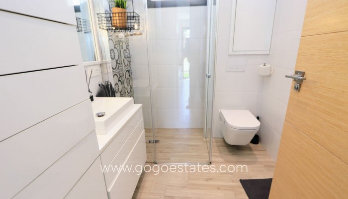 Te koop - Huis - Vrijstaande Villa - Orihuela - La Zenia