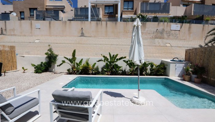 Te koop - Huis - Vrijstaande Villa - Orihuela - La Zenia