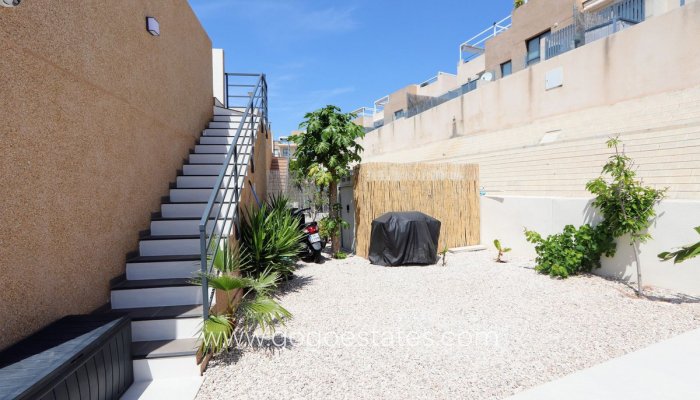 Te koop - Huis - Vrijstaande Villa - Orihuela - La Zenia