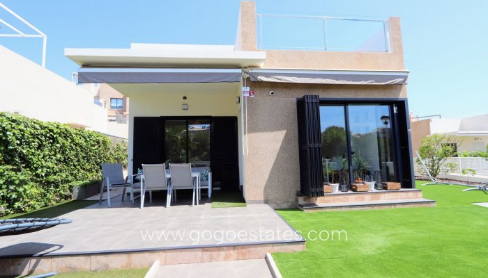 Te koop - Huis - Vrijstaande Villa - Orihuela - La Zenia