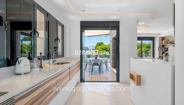 Te koop - Huis - Vrijstaande Villa - Orihuela - La Zenia