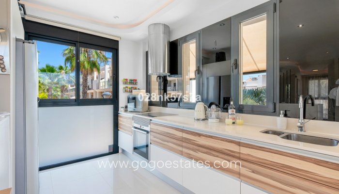 Te koop - Huis - Vrijstaande Villa - Orihuela - La Zenia