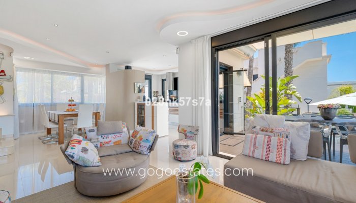 Te koop - Huis - Vrijstaande Villa - Orihuela - La Zenia