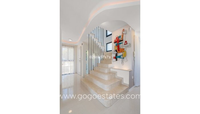 Te koop - Huis - Vrijstaande Villa - Orihuela - La Zenia