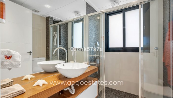 Te koop - Huis - Vrijstaande Villa - Orihuela - La Zenia