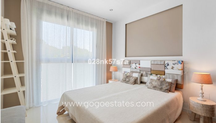 Te koop - Huis - Vrijstaande Villa - Orihuela - La Zenia