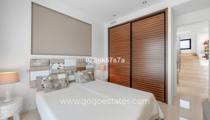 Te koop - Huis - Vrijstaande Villa - Orihuela - La Zenia