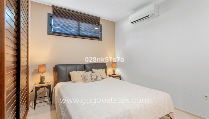 Te koop - Huis - Vrijstaande Villa - Orihuela - La Zenia