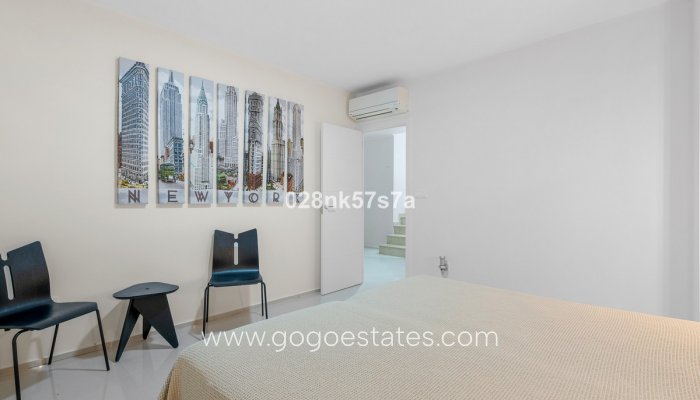 Te koop - Huis - Vrijstaande Villa - Orihuela - La Zenia