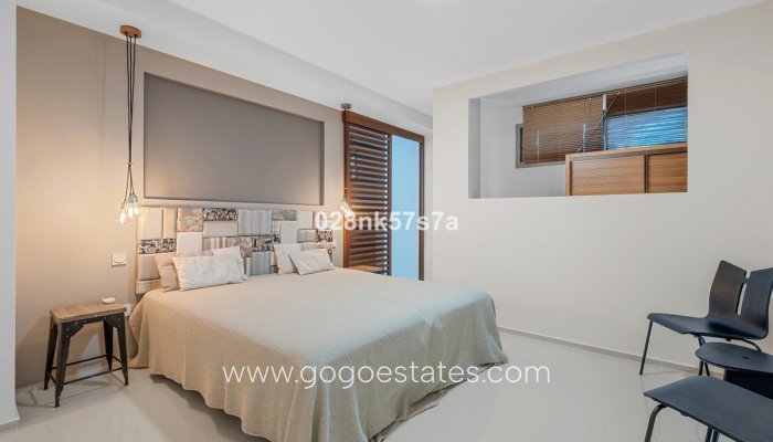 Te koop - Huis - Vrijstaande Villa - Orihuela - La Zenia