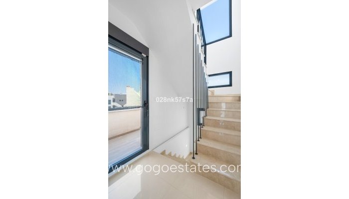 Te koop - Huis - Vrijstaande Villa - Orihuela - La Zenia