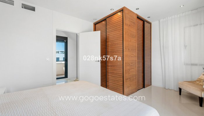 Te koop - Huis - Vrijstaande Villa - Orihuela - La Zenia