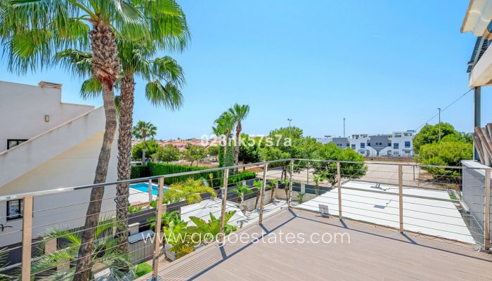 Te koop - Huis - Vrijstaande Villa - Orihuela - La Zenia