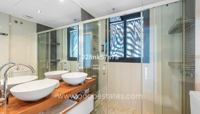 Te koop - Huis - Vrijstaande Villa - Orihuela - La Zenia