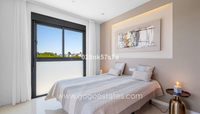 Te koop - Huis - Vrijstaande Villa - Orihuela - La Zenia