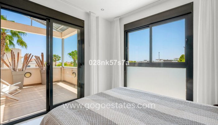 Te koop - Huis - Vrijstaande Villa - Orihuela - La Zenia