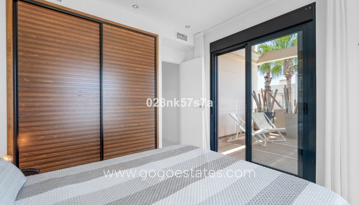 Te koop - Huis - Vrijstaande Villa - Orihuela - La Zenia