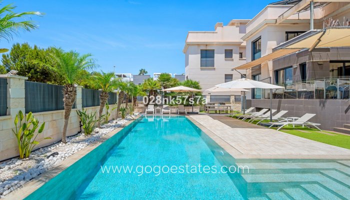 Te koop - Huis - Vrijstaande Villa - Orihuela - La Zenia