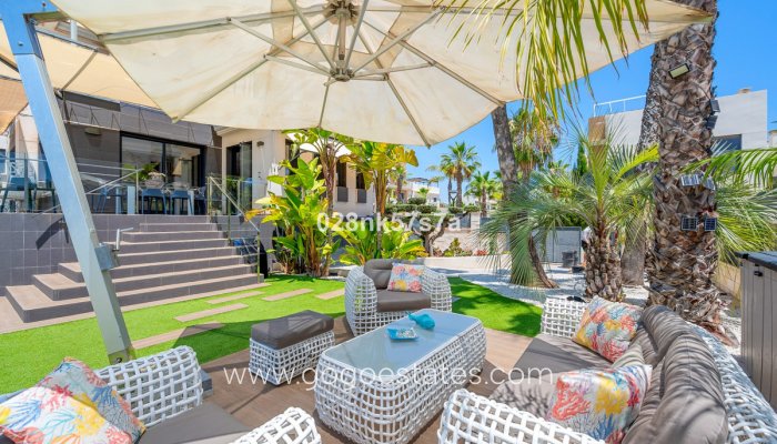 Te koop - Huis - Vrijstaande Villa - Orihuela - La Zenia