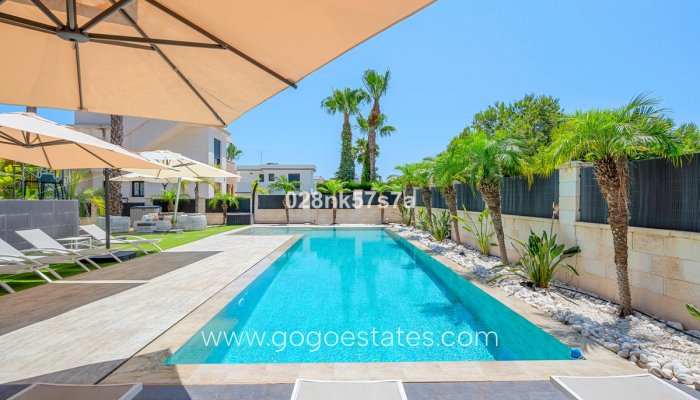 Te koop - Huis - Vrijstaande Villa - Orihuela - La Zenia