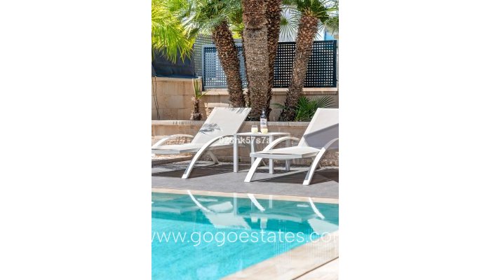 Te koop - Huis - Vrijstaande Villa - Orihuela - La Zenia