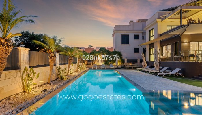 Te koop - Huis - Vrijstaande Villa - Orihuela - La Zenia