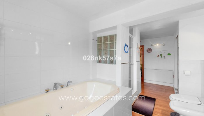 Te koop - Huis - Vrijstaande Villa - Orihuela - La Zenia