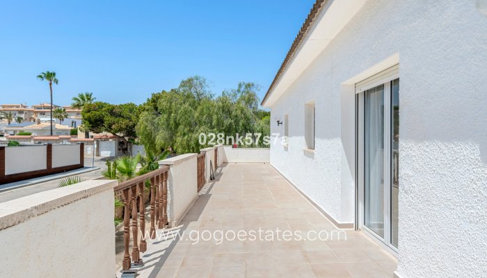 Te koop - Huis - Vrijstaande Villa - Orihuela - La Zenia